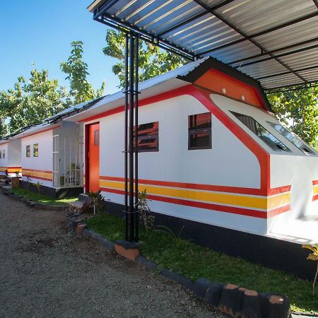 Reddoorz Near Banyuwangi Kota Train Station Hotel Exterior foto