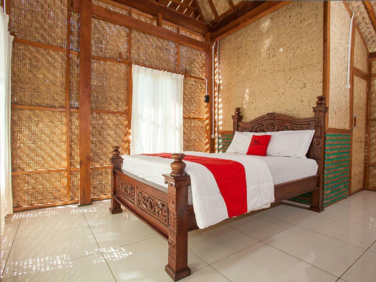 Reddoorz Near Banyuwangi Kota Train Station Hotel Exterior foto