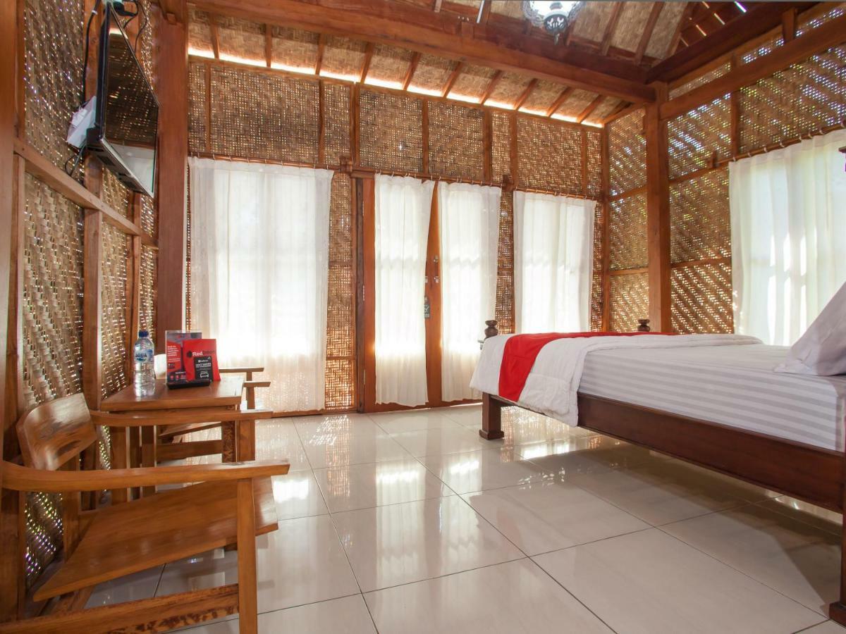 Reddoorz Near Banyuwangi Kota Train Station Hotel Exterior foto