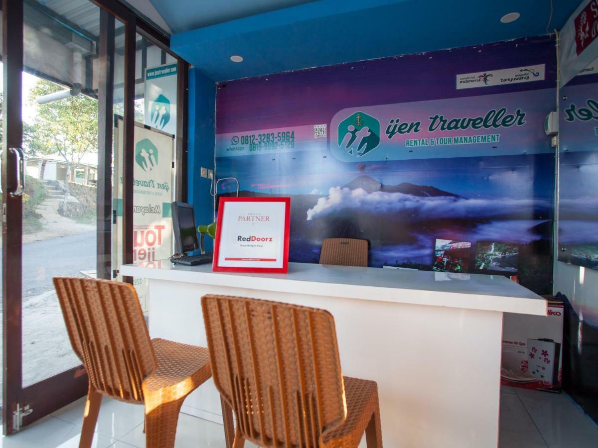 Reddoorz Near Banyuwangi Kota Train Station Hotel Exterior foto