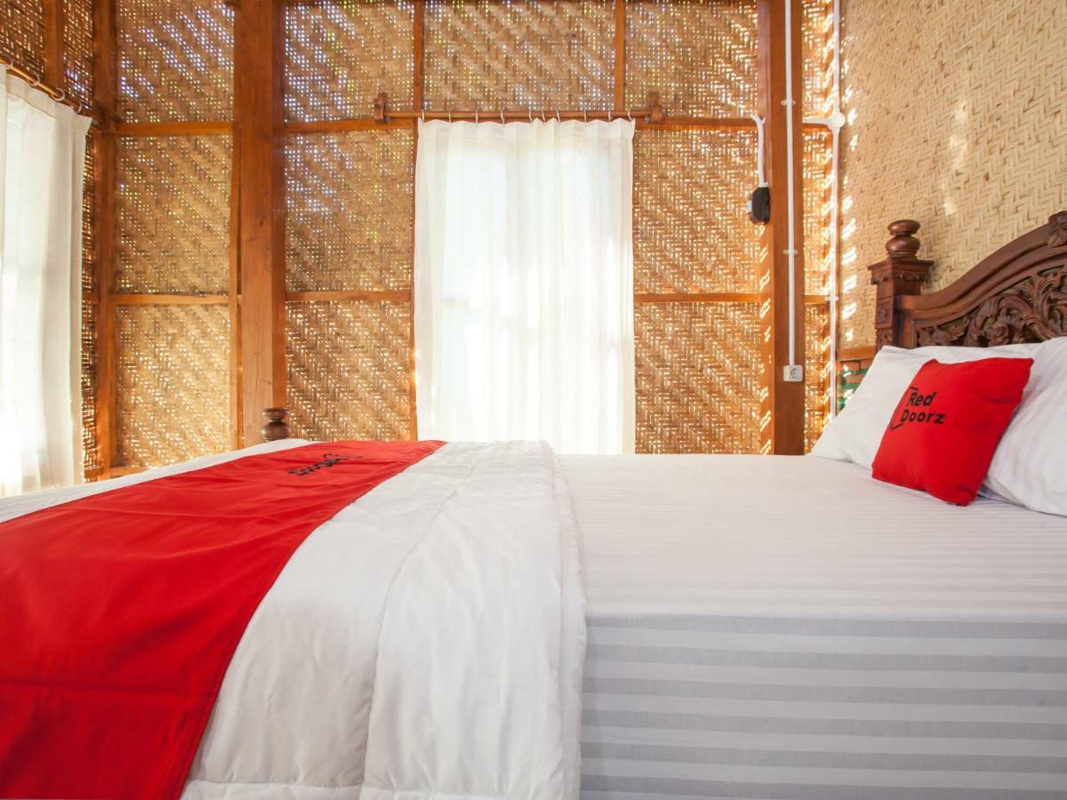 Reddoorz Near Banyuwangi Kota Train Station Hotel Exterior foto