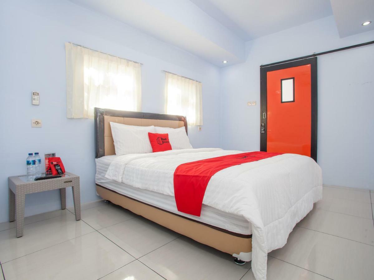 Reddoorz Near Banyuwangi Kota Train Station Hotel Exterior foto